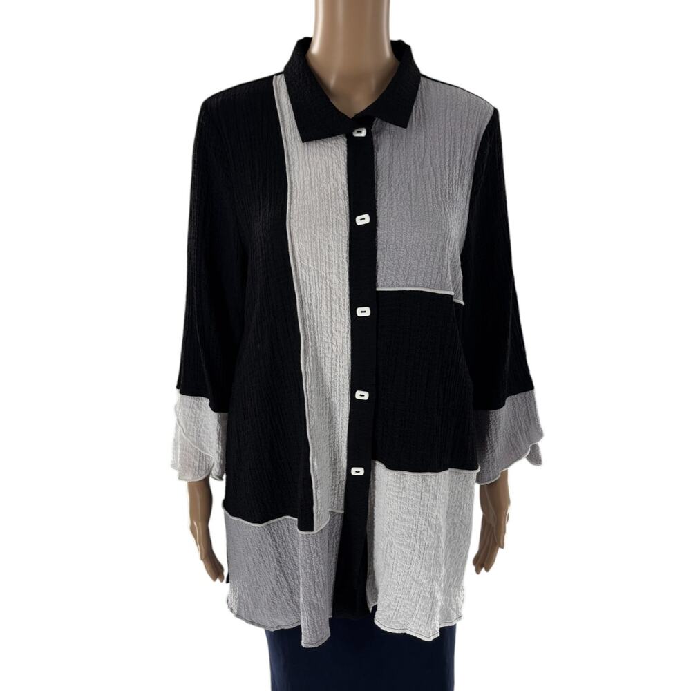 I.C. By Connie K Black Lagenlook Colorblock Button Down Blouse